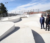 Diputación interviene en la mejora de espacios públicos y equipamientos deportivos de Beas de Granada